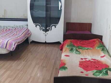 2 otaqlı həyət evi/bağ evi - İnşaatçılar m. - 80 m²