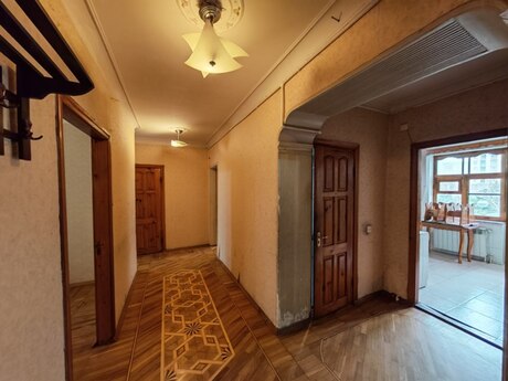 5 otaqlı köhnə tikili - Şah İsmayıl Xətai m. - 110 m²