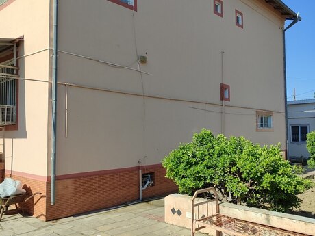 6 otaqlı həyət evi/bağ evi - Görədil q. - 220 m²