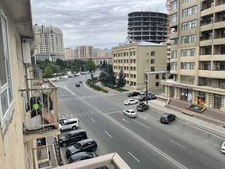 1 otaqlı köhnə tikili - Elmlər Akademiyası m. - 32 m²
