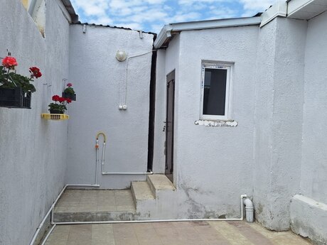 2 otaqlı həyət evi/bağ evi - Hövsan q. - 60 m²
