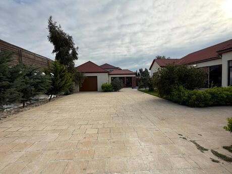 6 otaqlı həyət evi/bağ evi - Şüvəlan q. - 330 m²