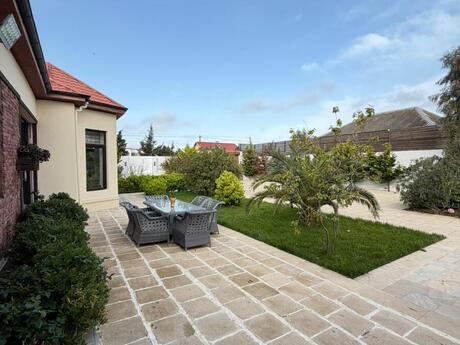 6 otaqlı həyət evi/bağ evi - Şüvəlan q. - 330 m²
