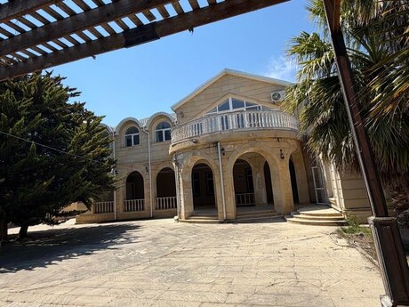 10 otaqlı həyət evi/bağ evi - Mərdəkan q. - 520 m²