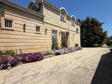 10 otaqlı həyət evi/bağ evi - Mərdəkan q. - 520 m²