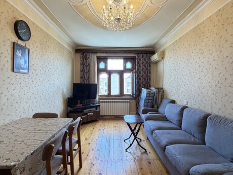 2 otaqlı köhnə tikili - Bakıxanov q. - 60 m²