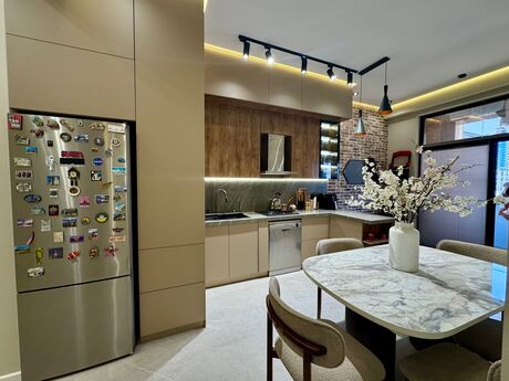 3 otaqlı yeni tikili - 28 May m. - 100 m²