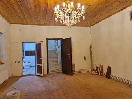 2 otaqlı həyət evi/bağ evi - Novxanı q. - 133 m²