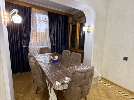 3 otaqlı köhnə tikili - 8 Noyabr m. - 100 m²