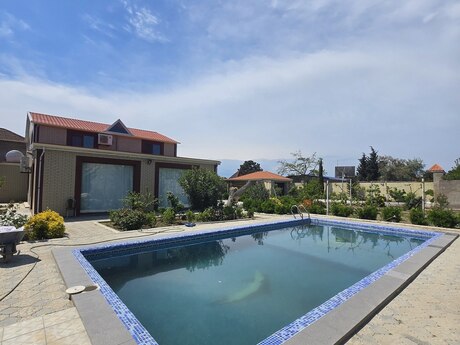 5 otaqlı həyət evi/bağ evi - Mərdəkan q. - 200 m²