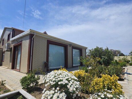 5 otaqlı həyət evi/bağ evi - Mərdəkan q. - 200 m²