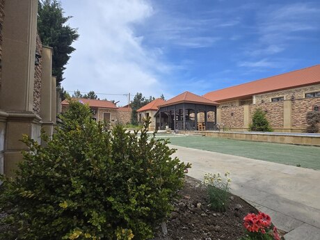 4 otaqlı həyət evi/bağ evi - Mərdəkan q. - 200 m²