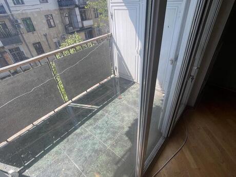 3 otaqlı köhnə tikili - Elmlər Akademiyası m. - 90 m²