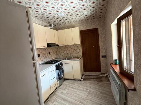 2 otaqlı həyət evi/bağ evi - Azadlıq Prospekti m. - 70 m²