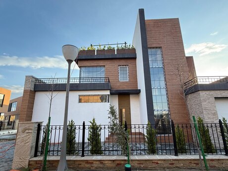 5 otaqlı həyət evi/bağ evi - Sea Breeze q. - 510 m²