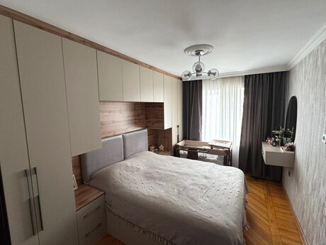 2 otaqlı köhnə tikili - İnşaatçılar m. - 70 m²