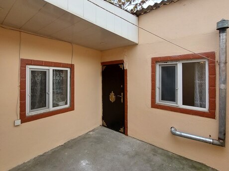 2 otaqlı həyət evi/bağ evi - Əmircan q. - 50 m²