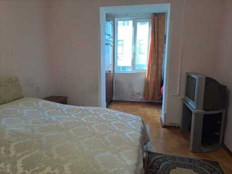 2 otaqlı köhnə tikili - 28 May m. - 70 m²