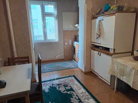 2 otaqlı köhnə tikili - 28 May m. - 70 m²