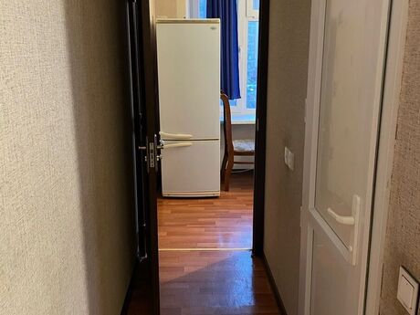 2 otaqlı köhnə tikili - Elmlər Akademiyası m. - 50 m²