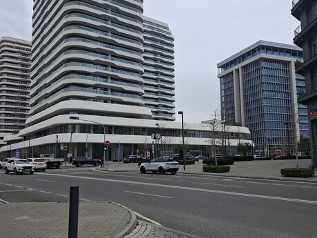 4 otaqlı yeni tikili - Ağ şəhər q. - 281 m²