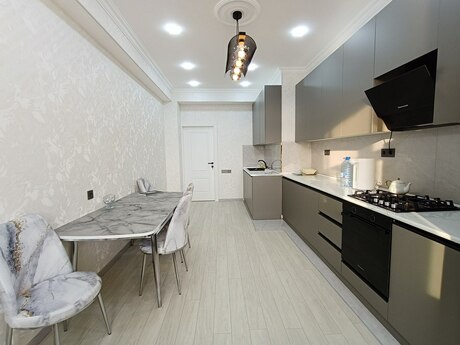 4 otaqlı yeni tikili - Yeni Yasamal q. - 146 m²