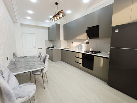 4 otaqlı yeni tikili - Yeni Yasamal q. - 146 m²