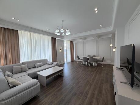 4 otaqlı yeni tikili - Ağ şəhər q. - 210 m²