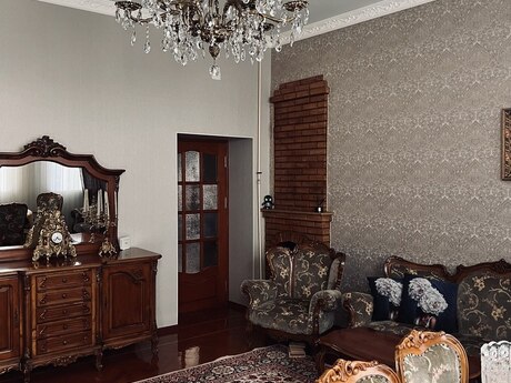3 otaqlı köhnə tikili - İçəri Şəhər m. - 100 m²