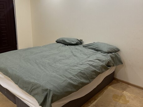 1 otaqlı köhnə tikili - İnşaatçılar m. - 16 m²
