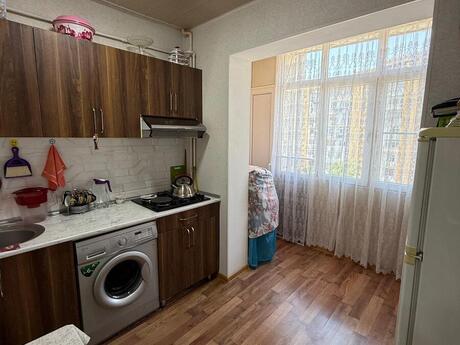 1 otaqlı köhnə tikili - İnşaatçılar m. - 44 m²