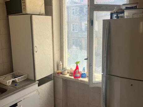 3 otaqlı köhnə tikili - İnşaatçılar m. - 50 m²