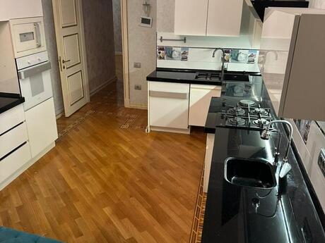 4 otaqlı yeni tikili - 28 May m. - 205 m²