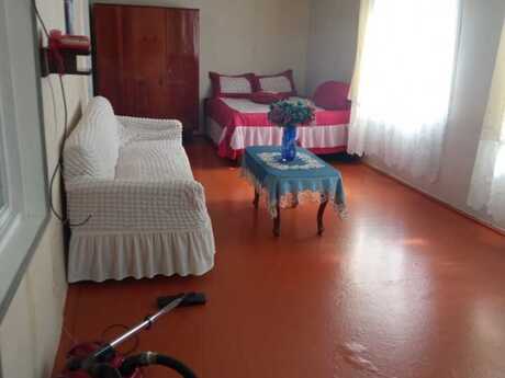 4 otaqlı həyət evi/bağ evi - Oğuz - 190 m²