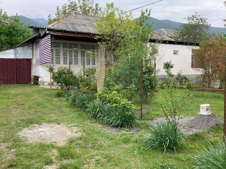 4 otaqlı həyət evi/bağ evi - Oğuz - 190 m²