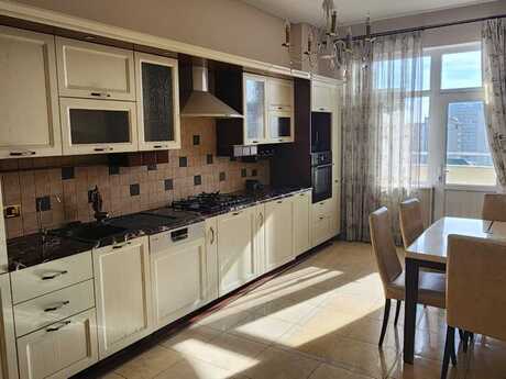 4 otaqlı yeni tikili - Nizami m. - 205 m²