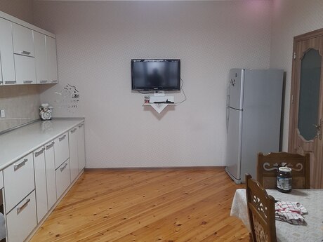 7 otaqlı həyət evi/bağ evi - Buzovna q. - 360 m²