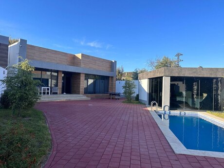 4 otaqlı həyət evi/bağ evi - Şüvəlan q. - 200 m²