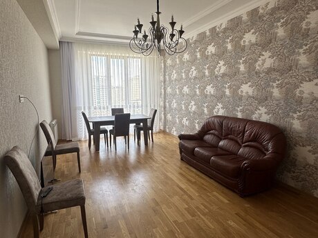 2 otaqlı yeni tikili - İnşaatçılar m. - 79 m²
