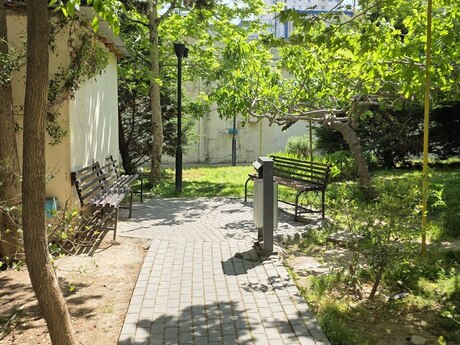 2 otaqlı köhnə tikili - Azadlıq Prospekti m. - 65 m²