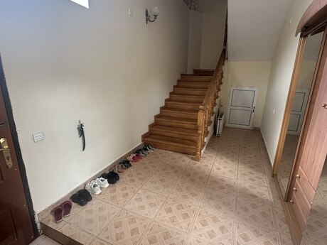 5 otaqlı həyət evi/bağ evi - M.Ə.Rəsulzadə q. - 300 m²