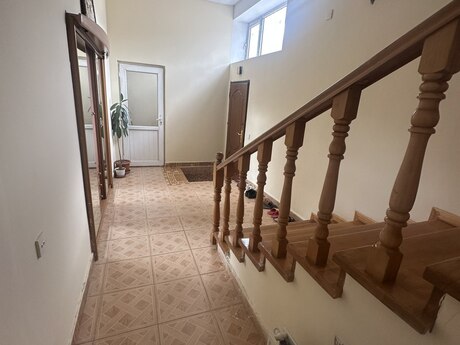 5 otaqlı həyət evi/bağ evi - M.Ə.Rəsulzadə q. - 300 m²