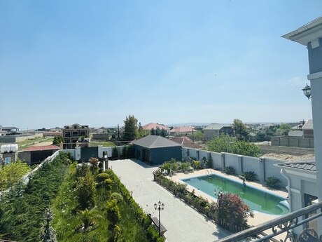 5 otaqlı həyət evi/bağ evi - Novxanı q. - 400 m²