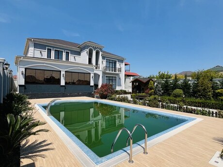 5 otaqlı həyət evi/bağ evi - Novxanı q. - 400 m²