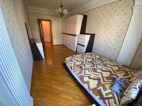 3 otaqlı yeni tikili - İnşaatçılar m. - 170 m²