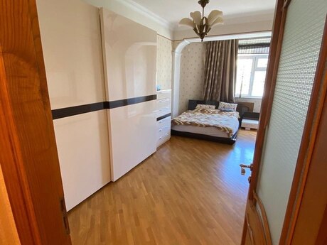 3 otaqlı yeni tikili - İnşaatçılar m. - 170 m²
