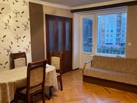 2 otaqlı köhnə tikili - Elmlər Akademiyası m. - 45 m²