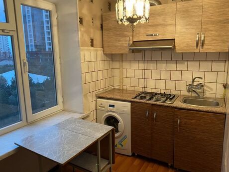2 otaqlı köhnə tikili - Elmlər Akademiyası m. - 45 m²