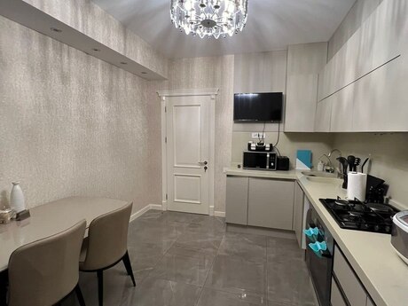 4 otaqlı yeni tikili - Həzi Aslanov q. - 147 m²
