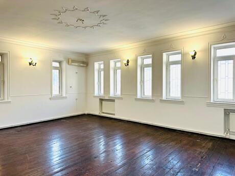 Obyekt - İçəri Şəhər m. - 150 m²